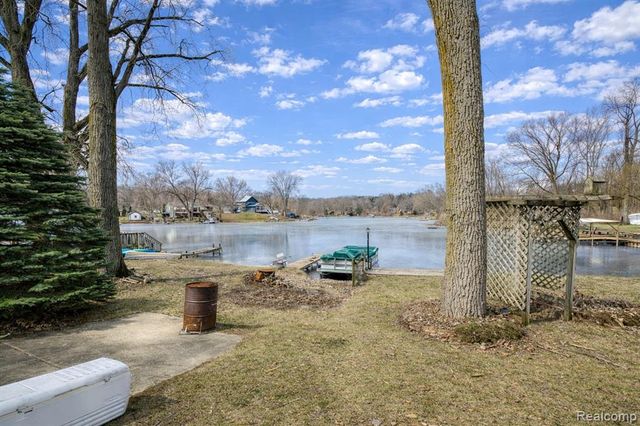 11388 Sunset Boulevard, Pinckney, MI 48169