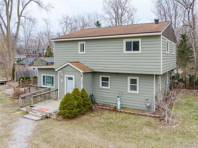 11388 Sunset Boulevard, Pinckney, MI 48169