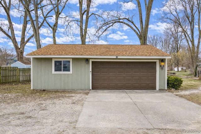 11388 Sunset Boulevard, Pinckney, MI 48169