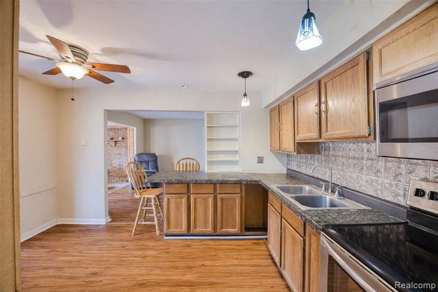 11388 Sunset Boulevard, Pinckney, MI 48169
