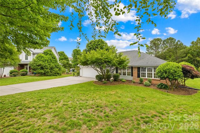124 Huckleberry Lane, Mount Holly, NC 28120