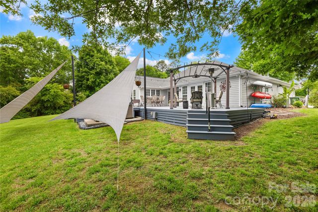 124 Huckleberry Lane, Mount Holly, NC 28120