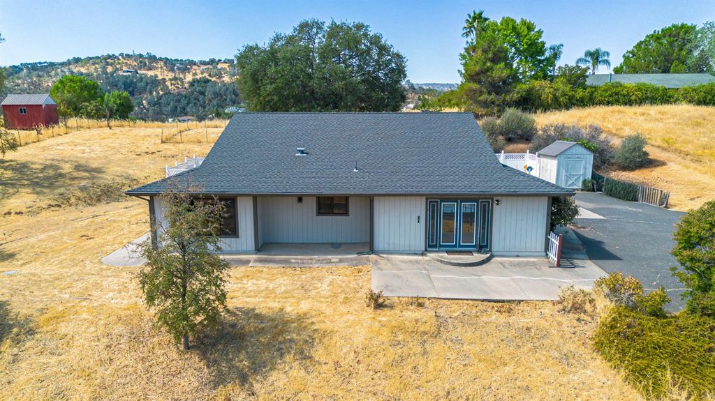 1415 Papoose Dr, Copperopolis, CA 95228