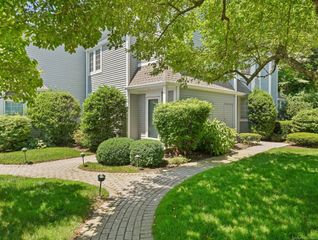 51 Hale Lane 51, Darien, CT 06820