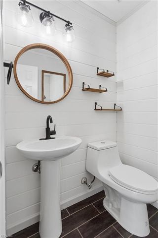 112 Chippenham Dr Apt B, Yorktown, VA 23693