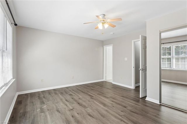 112 Chippenham Dr Apt B, Yorktown, VA 23693