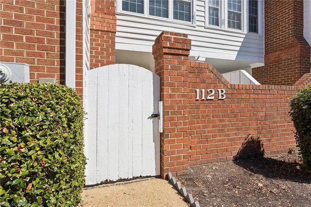 112 Chippenham Dr Apt B, Yorktown, VA 23693
