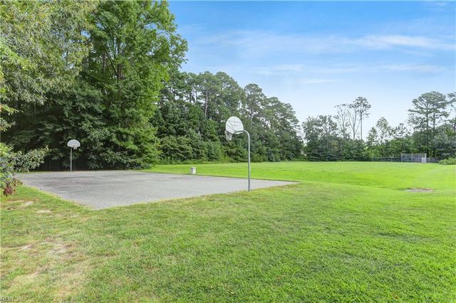 112 Chippenham Dr Apt B, Yorktown, VA 23693