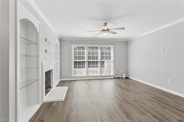 112 Chippenham Dr Apt B, Yorktown, VA 23693