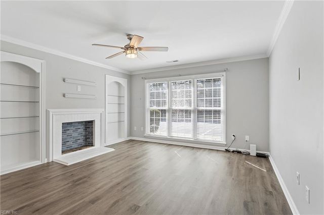 112 Chippenham Dr Apt B, Yorktown, VA 23693