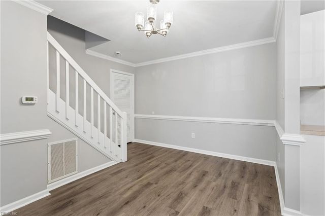 112 Chippenham Dr Apt B, Yorktown, VA 23693