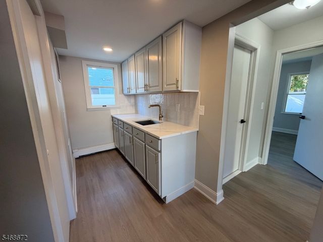81 Elm St, Dover Town, NJ 07801