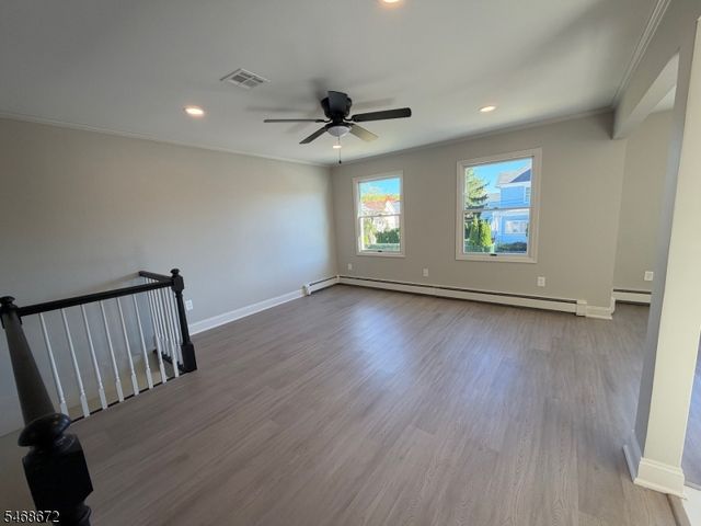 81 Elm St, Dover Town, NJ 07801