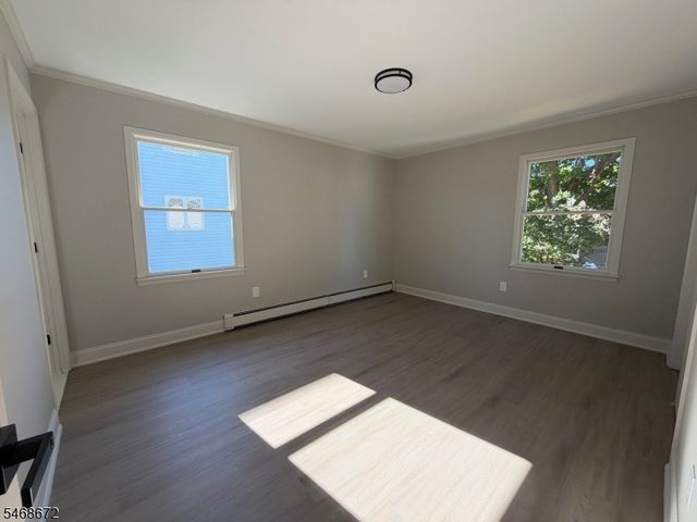 81 Elm St, Dover Town, NJ 07801