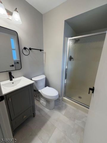 81 Elm St, Dover Town, NJ 07801
