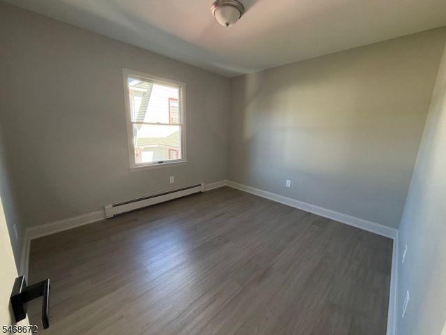 81 Elm St, Dover Town, NJ 07801
