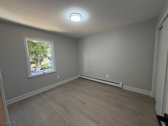 81 Elm St, Dover Town, NJ 07801