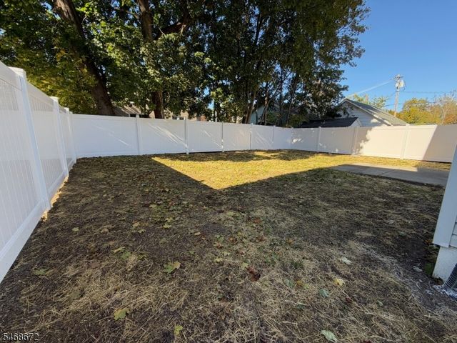 81 Elm St, Dover Town, NJ 07801
