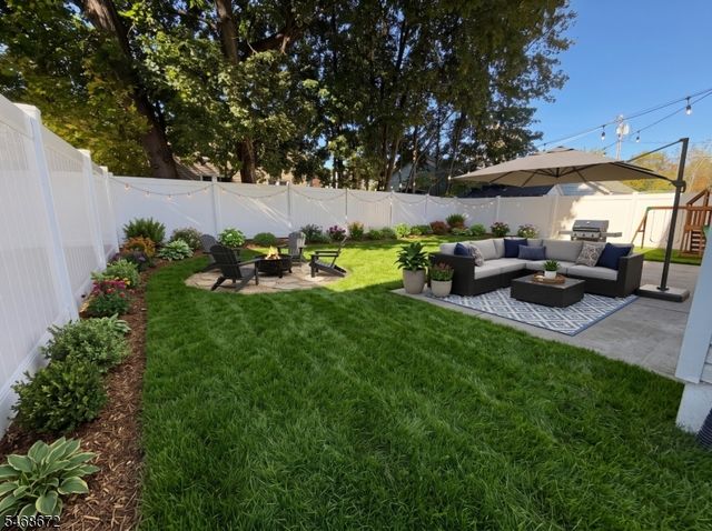 81 Elm St, Dover Town, NJ 07801