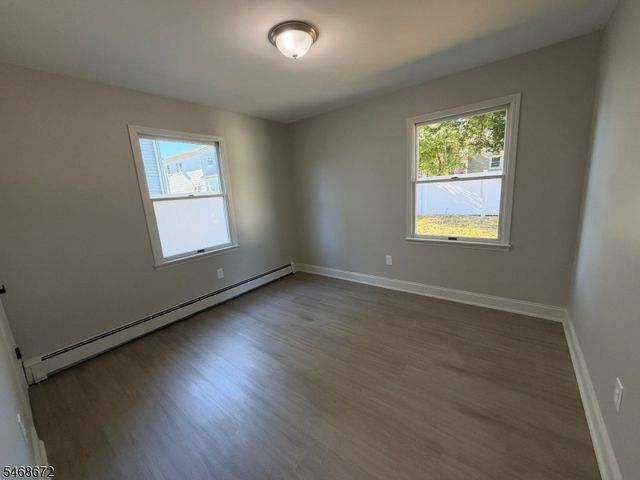 81 Elm St, Dover Town, NJ 07801