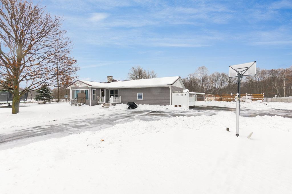 288 30th Avenue, Six Lakes, MI 48886