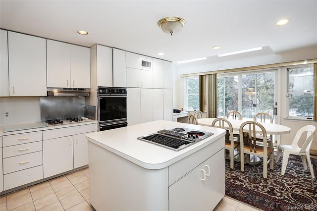 28 Polo Road, Great Neck, NY 11023