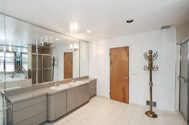 28 Polo Road, Great Neck, NY 11023