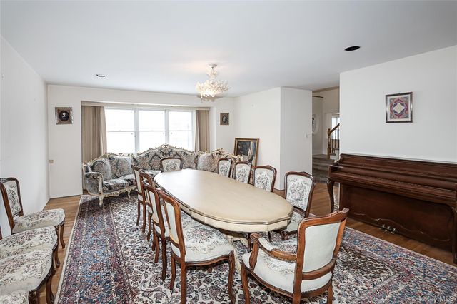 28 Polo Road, Great Neck, NY 11023