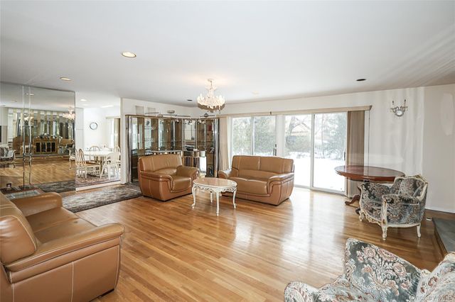 28 Polo Road, Great Neck, NY 11023