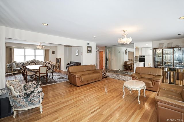 28 Polo Road, Great Neck, NY 11023