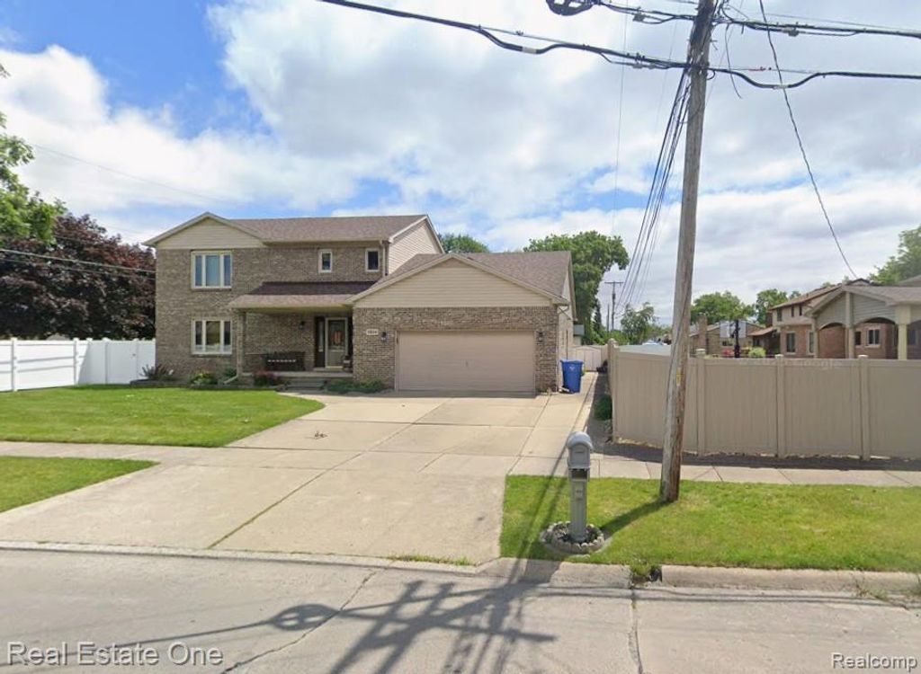 1924 Amboy Street, Dearborn Heights, MI 48127