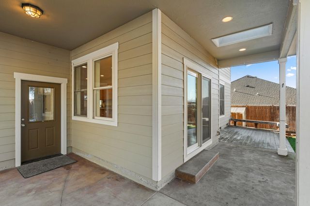 78 Greenmoor Drive, Eagle Point, OR 97524