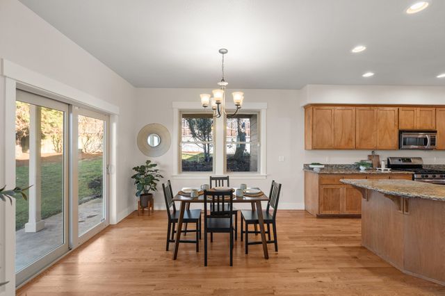 78 Greenmoor Drive, Eagle Point, OR 97524