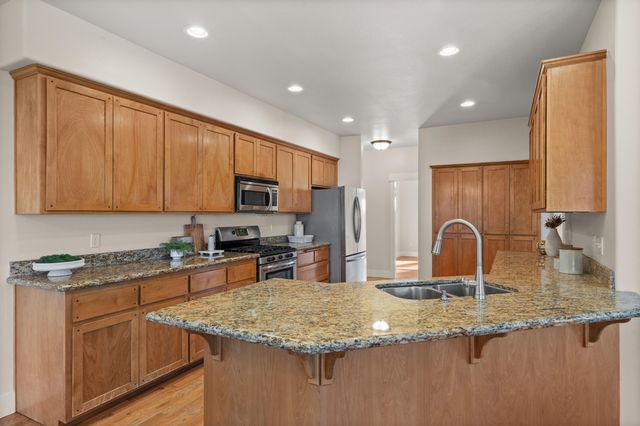 78 Greenmoor Drive, Eagle Point, OR 97524