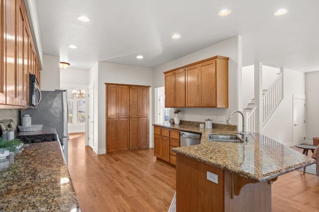 78 Greenmoor Drive, Eagle Point, OR 97524