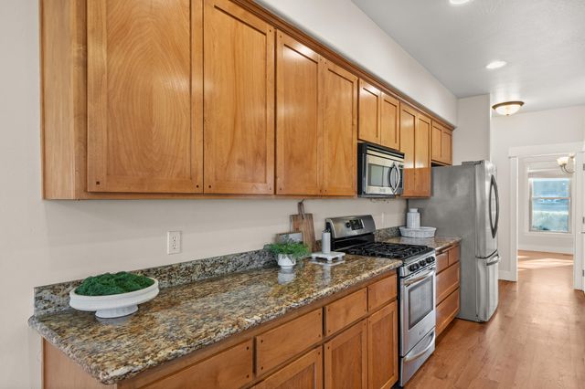 78 Greenmoor Drive, Eagle Point, OR 97524