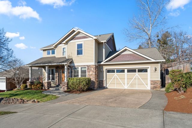 78 Greenmoor Drive, Eagle Point, OR 97524