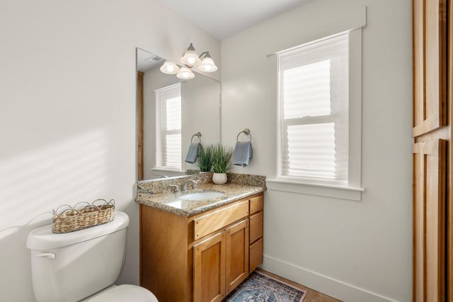 78 Greenmoor Drive, Eagle Point, OR 97524