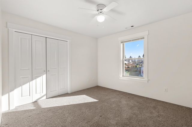 78 Greenmoor Drive, Eagle Point, OR 97524