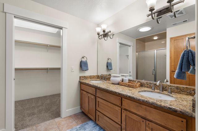 78 Greenmoor Drive, Eagle Point, OR 97524