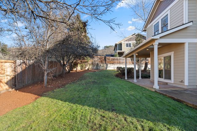 78 Greenmoor Drive, Eagle Point, OR 97524