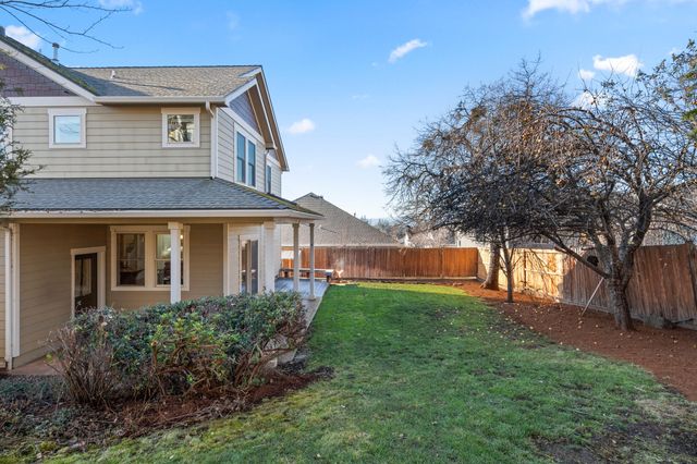 78 Greenmoor Drive, Eagle Point, OR 97524