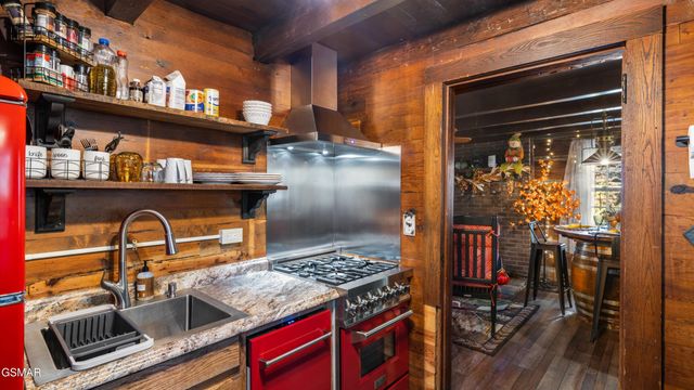 1131 Old Cartertown Road Road, Gatlinburg, TN 37738