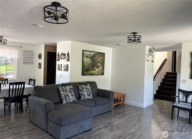 1017 Ballentine Street, Raymond, WA 98577