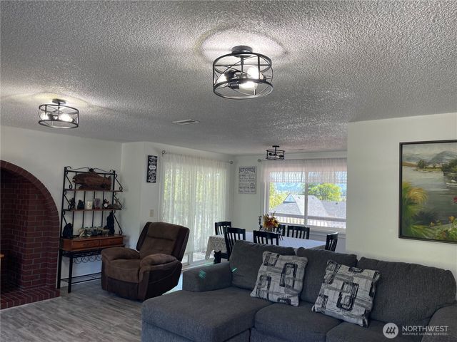 1017 Ballentine Street, Raymond, WA 98577