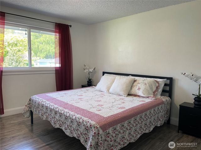 1017 Ballentine Street, Raymond, WA 98577