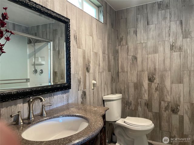 1017 Ballentine Street, Raymond, WA 98577