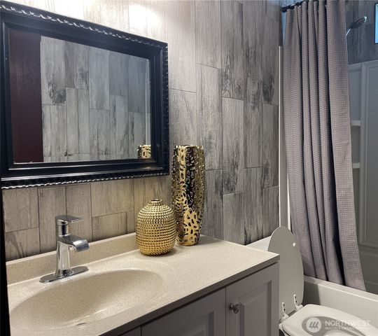 1017 Ballentine Street, Raymond, WA 98577