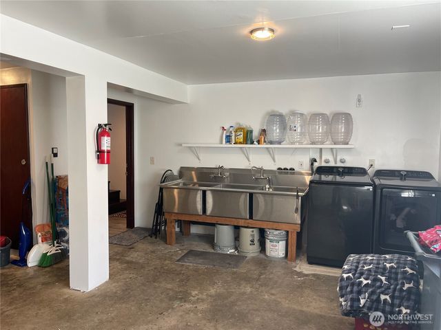 1017 Ballentine Street, Raymond, WA 98577