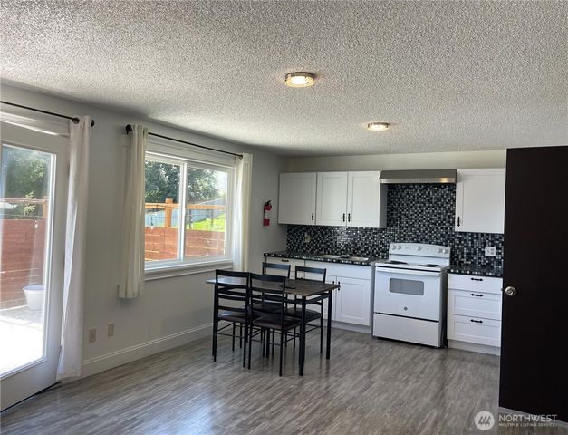 1017 Ballentine Street, Raymond, WA 98577